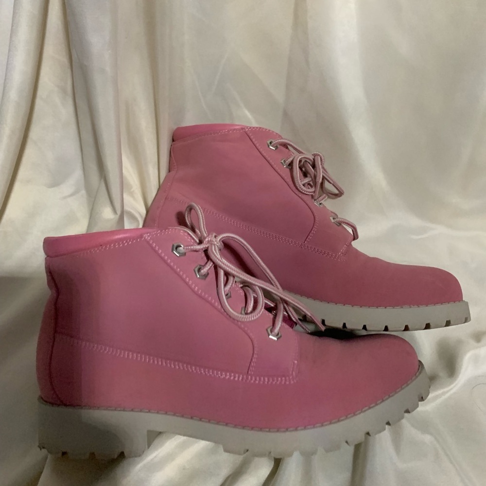 Hightop boots